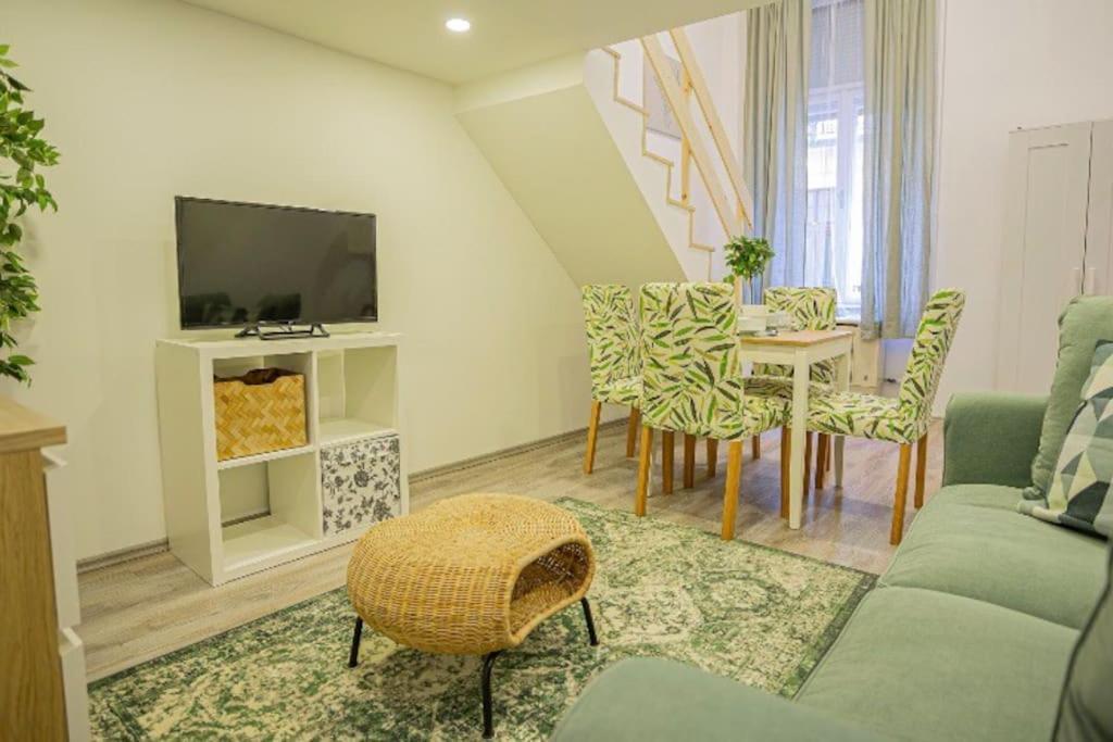 부다페스트 Cosy Flat In Akacfa Str., Aya 아파트 외부 사진